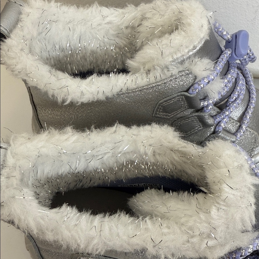 Sorel x Disney Frozen II Silver Out N About Sneaker Ankle Boot Girls Size 6 NWT - Picture 12 of 12